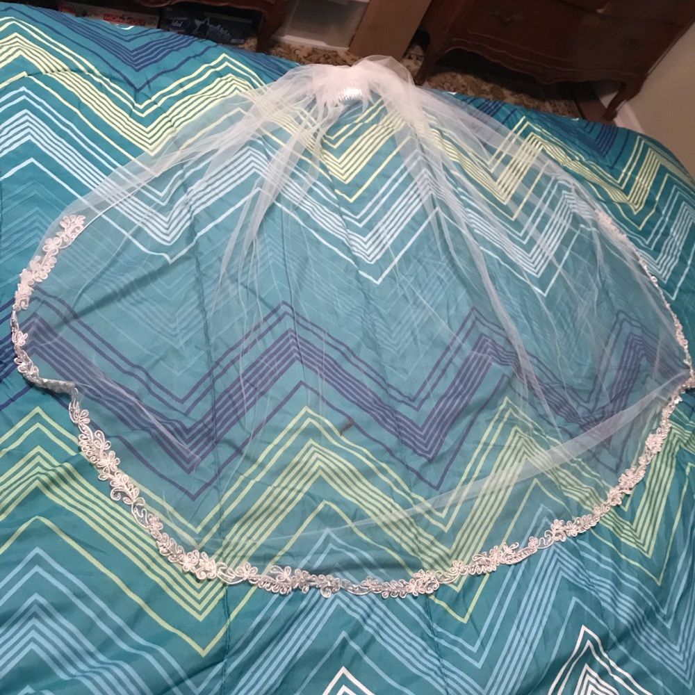 Bel Aire Bridal fingertip Veil